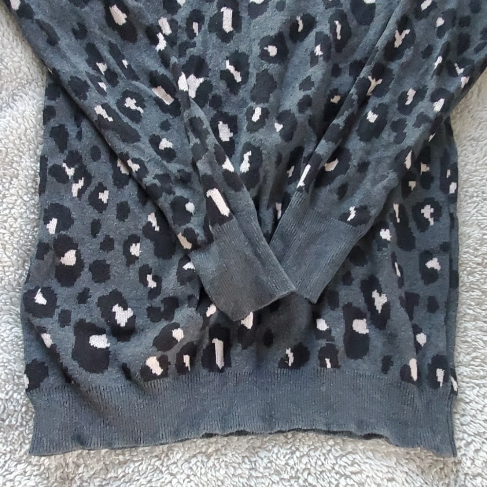 Sweater - Picture 2 of 4